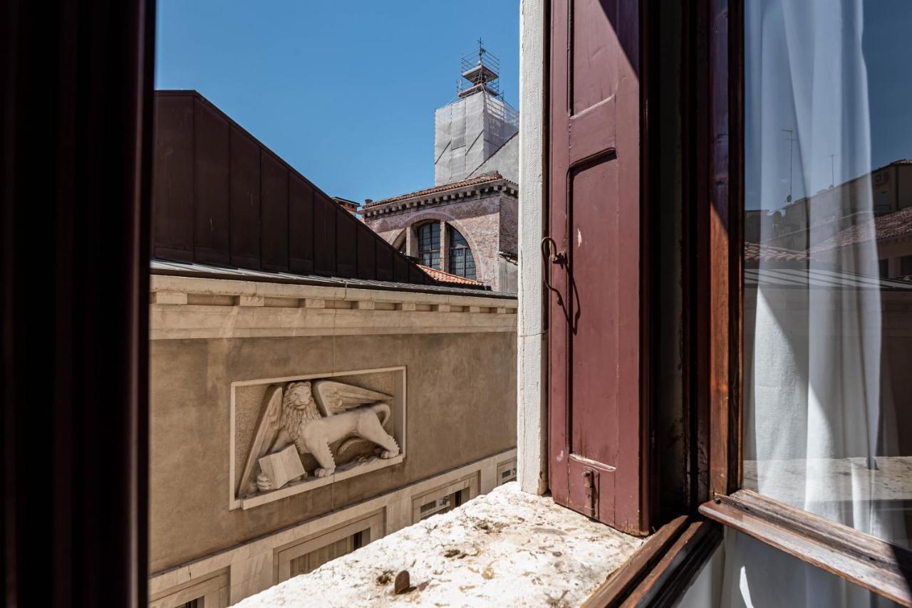 Venezia-San Marco View On Luxury Shopping Street Appartement Buitenkant foto